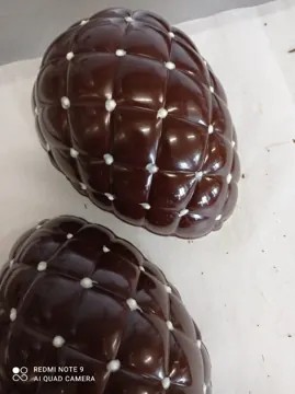 Uova di cioccolato decorate